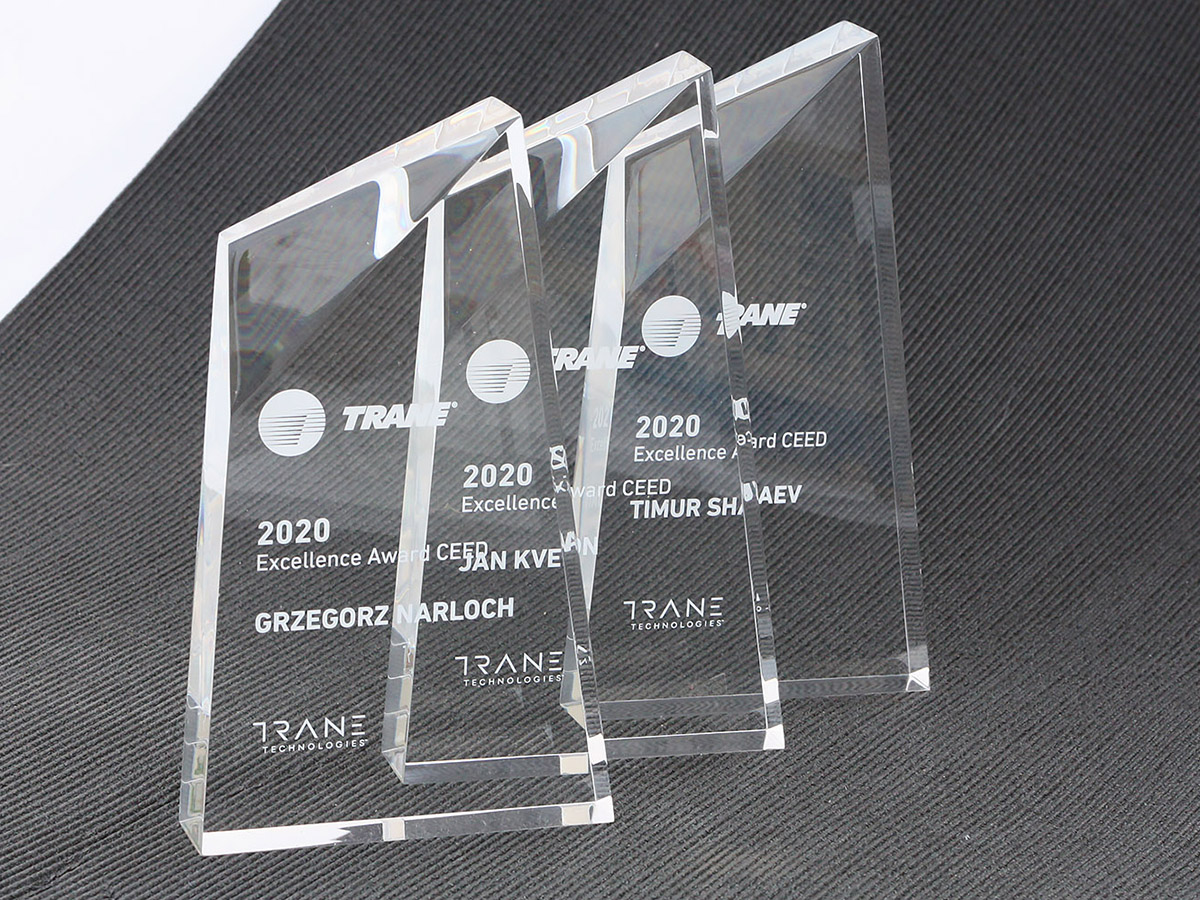 Hegycsucs_mart_01_1200x900 plexi üveg hegycsúcs díj